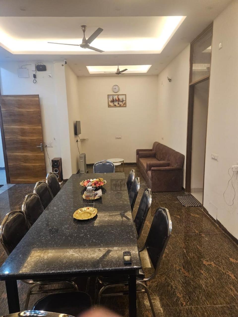 グレーター・ノイダ Ashirwaad 249 Bed & Breakfast エクステリア 写真