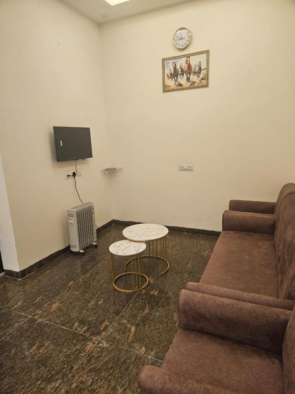 グレーター・ノイダ Ashirwaad 249 Bed & Breakfast エクステリア 写真