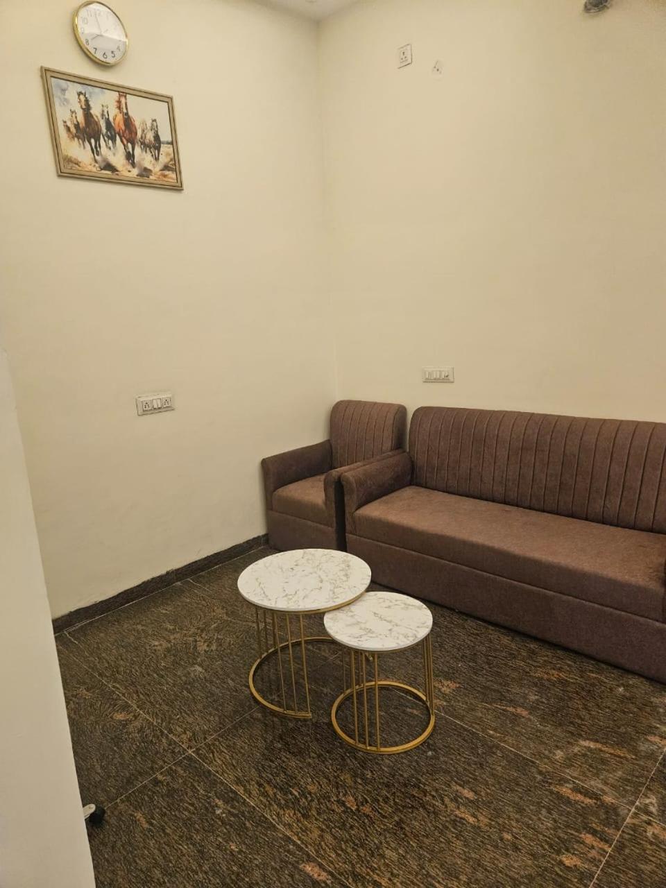 グレーター・ノイダ Ashirwaad 249 Bed & Breakfast エクステリア 写真